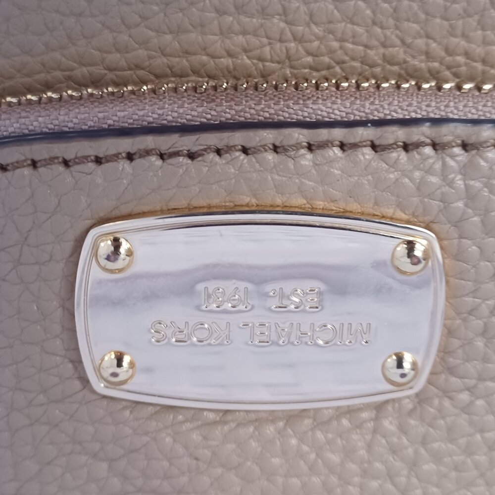 Michael Kors Bedford Cream Beige Pebbled Leather Crossbody Bag - Picture 8 of 13